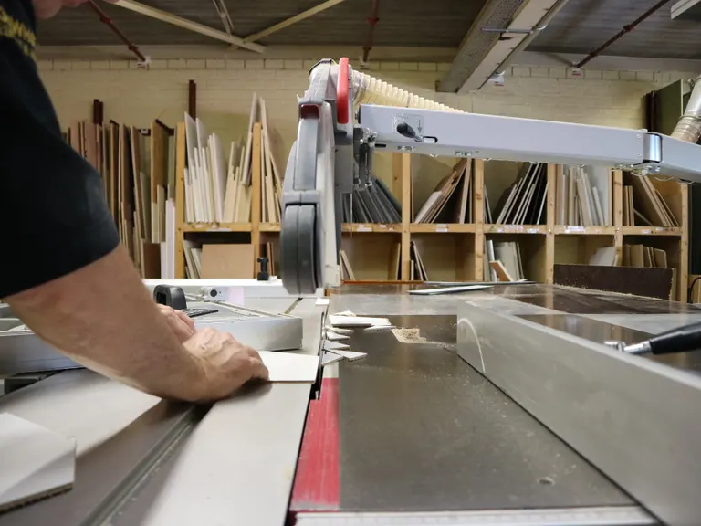 Hout op maat gezaagd - hoogwaardige houten panelen